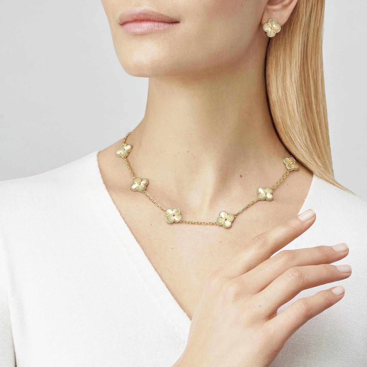 V Clover Set of 10 motif Neclacke & Earrings