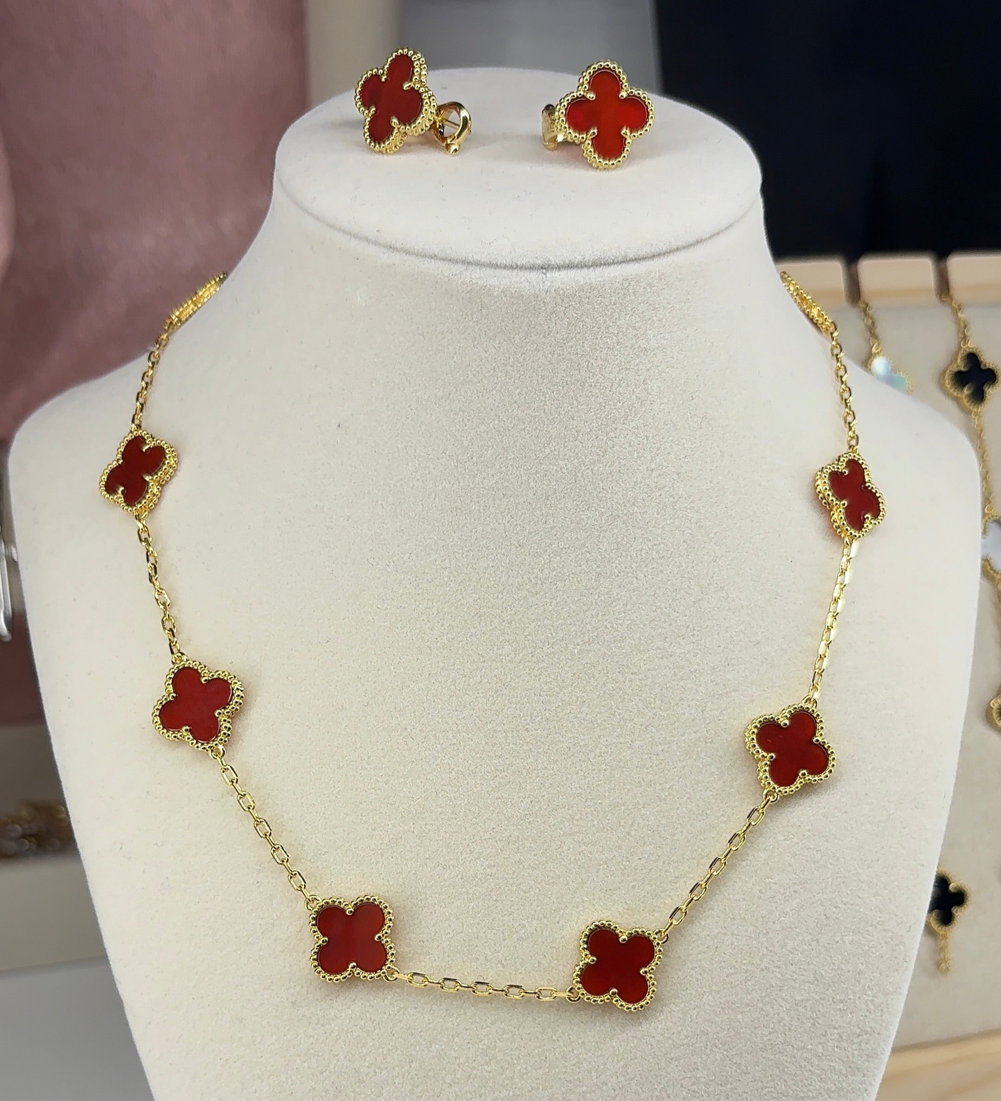 V Clover Set of 10 motif Neclacke & Earrings