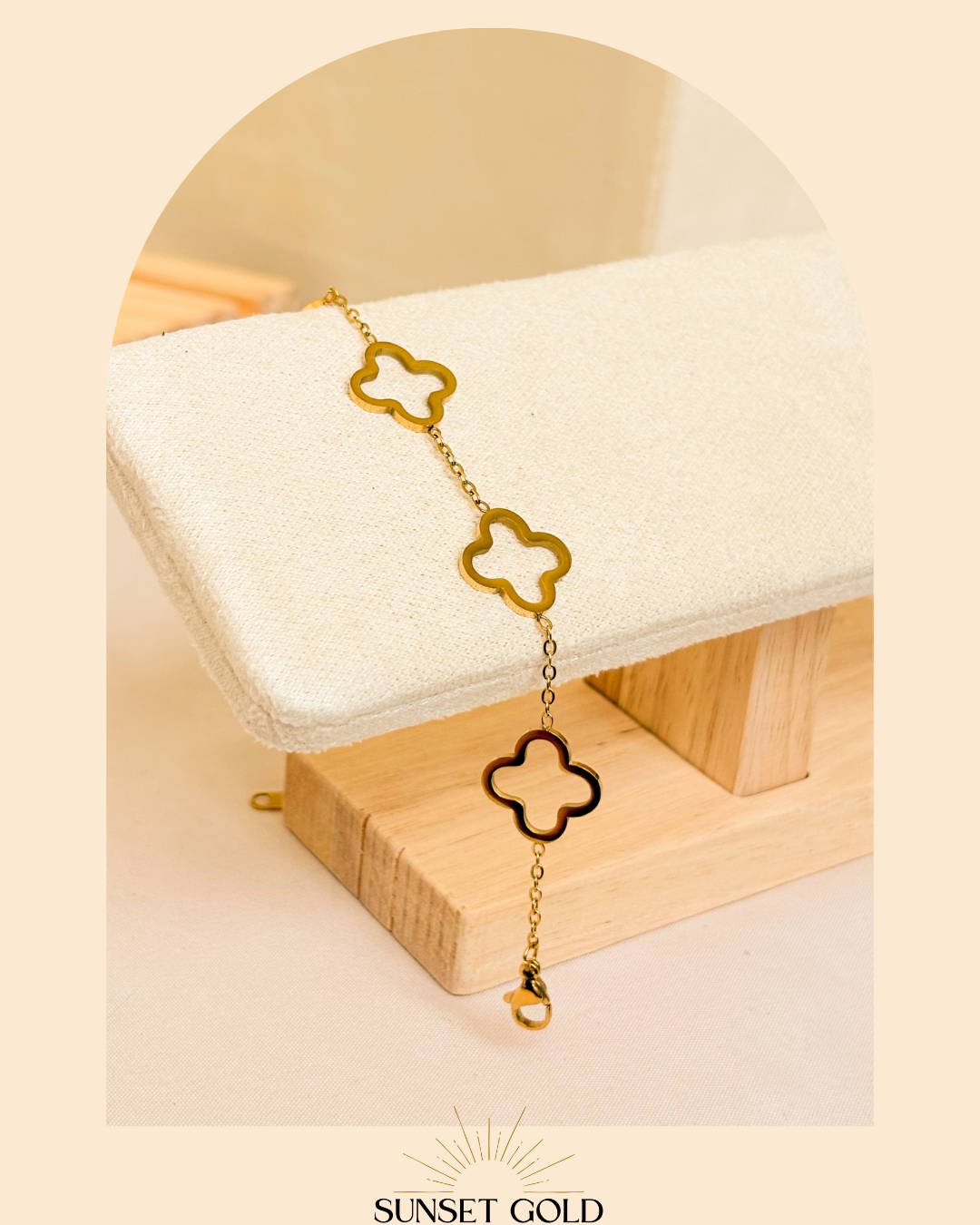 Lucky Glow - Clover Bracelet