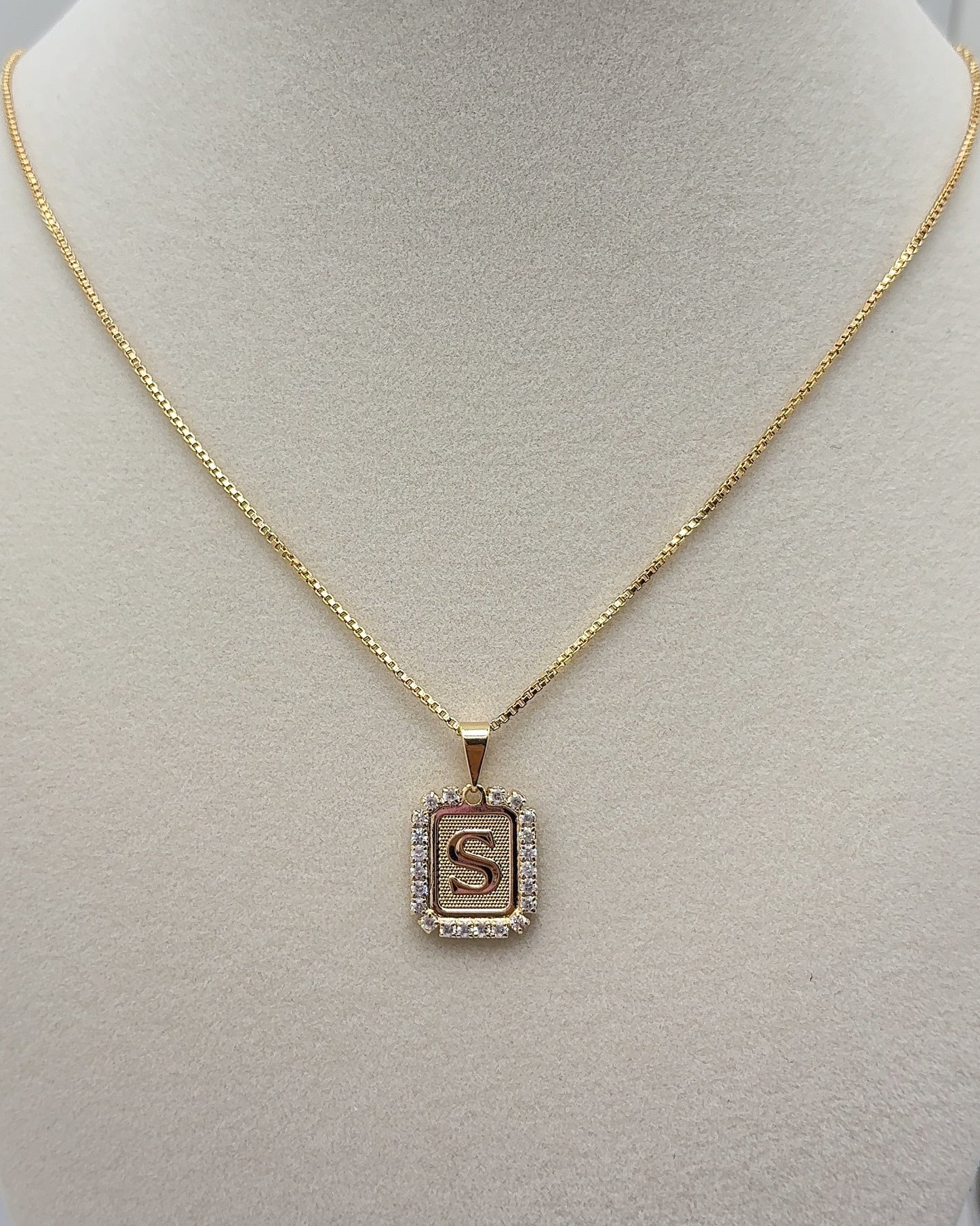 Initial Pendant with Necklace 💎 18K Gold Filled | Non-tarnish/fade, Waterproof, Hypoallergenic