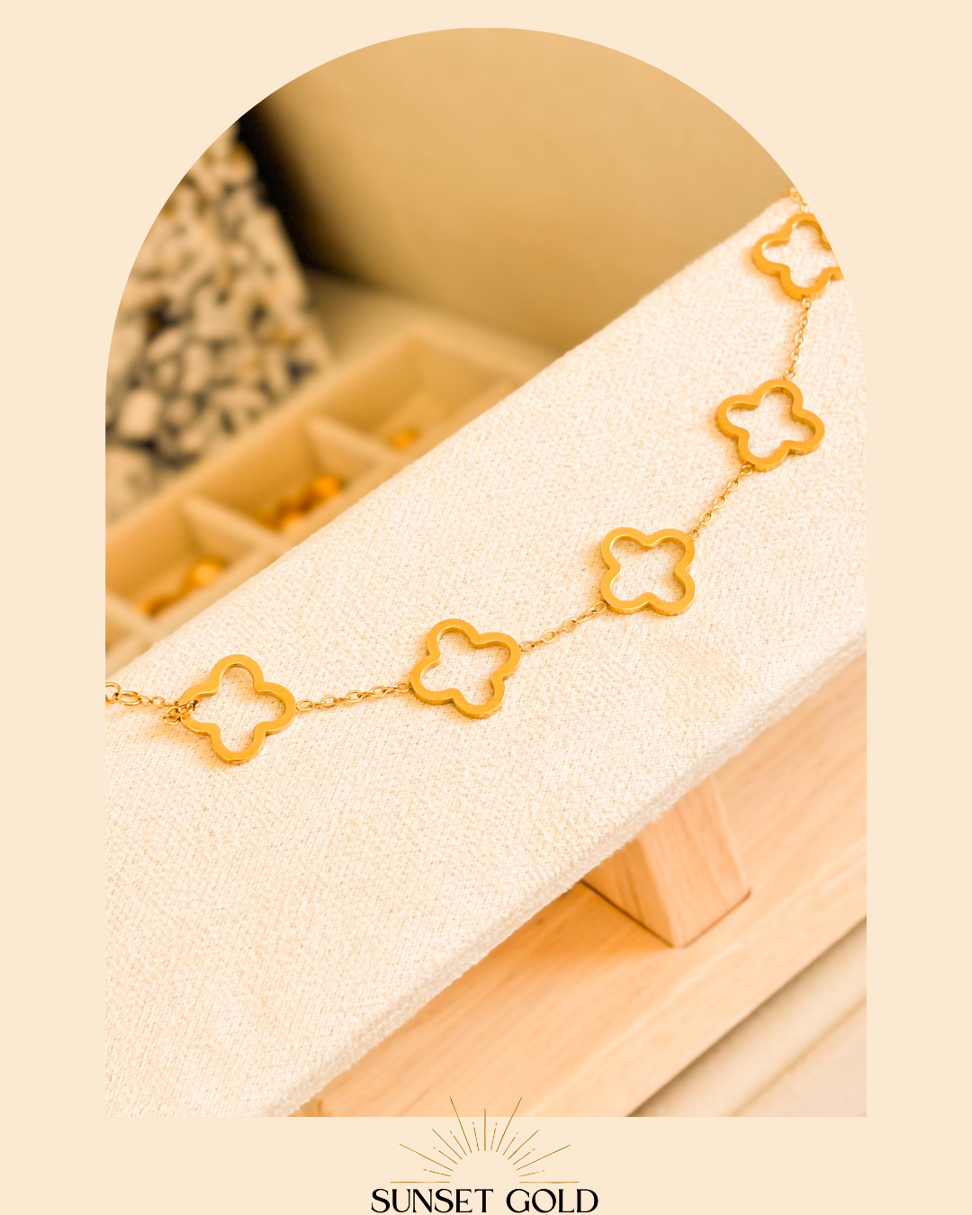 Lucky Glow - Clover Bracelet